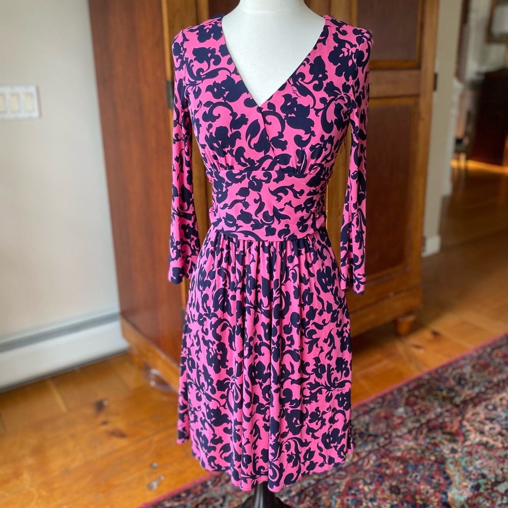 Milly of New York Pink and Navy 100% Silk Dress
Size Small
